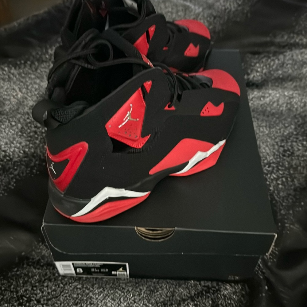 Jordan True Flight Size 8 (in men)